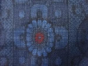 アンティーク　幾何学に花模様織り出し本場村山泥大島紬着物